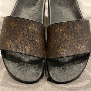 Men’s Authentic Louis Vuitton Waterfront Mules Slides Sandal